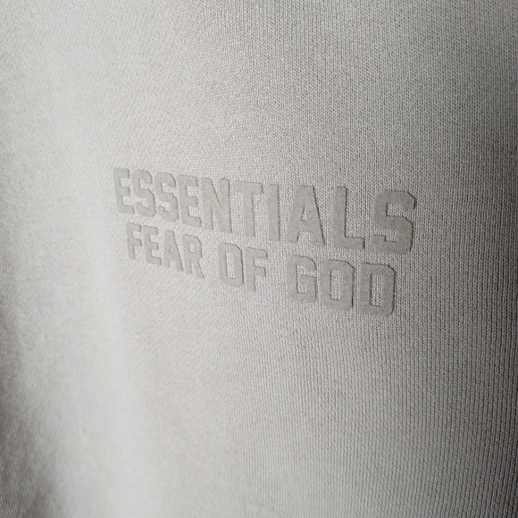 Fear of God Essentials Oversized Crewneck Sweatshirt – Taupe Beige – XS - Picture 4 of 8